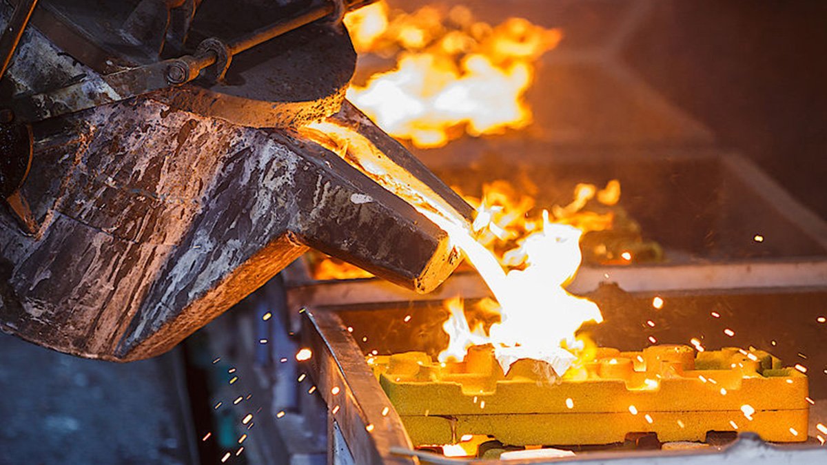 Forging operation under press or hammer