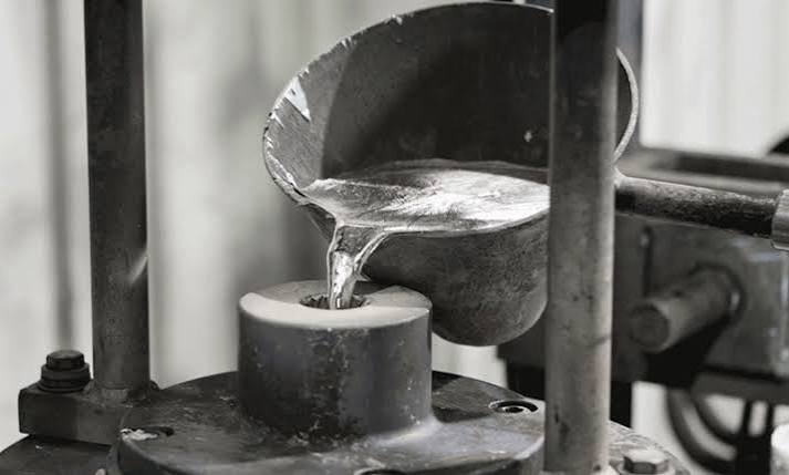 Gravity die casting aluminium process photo